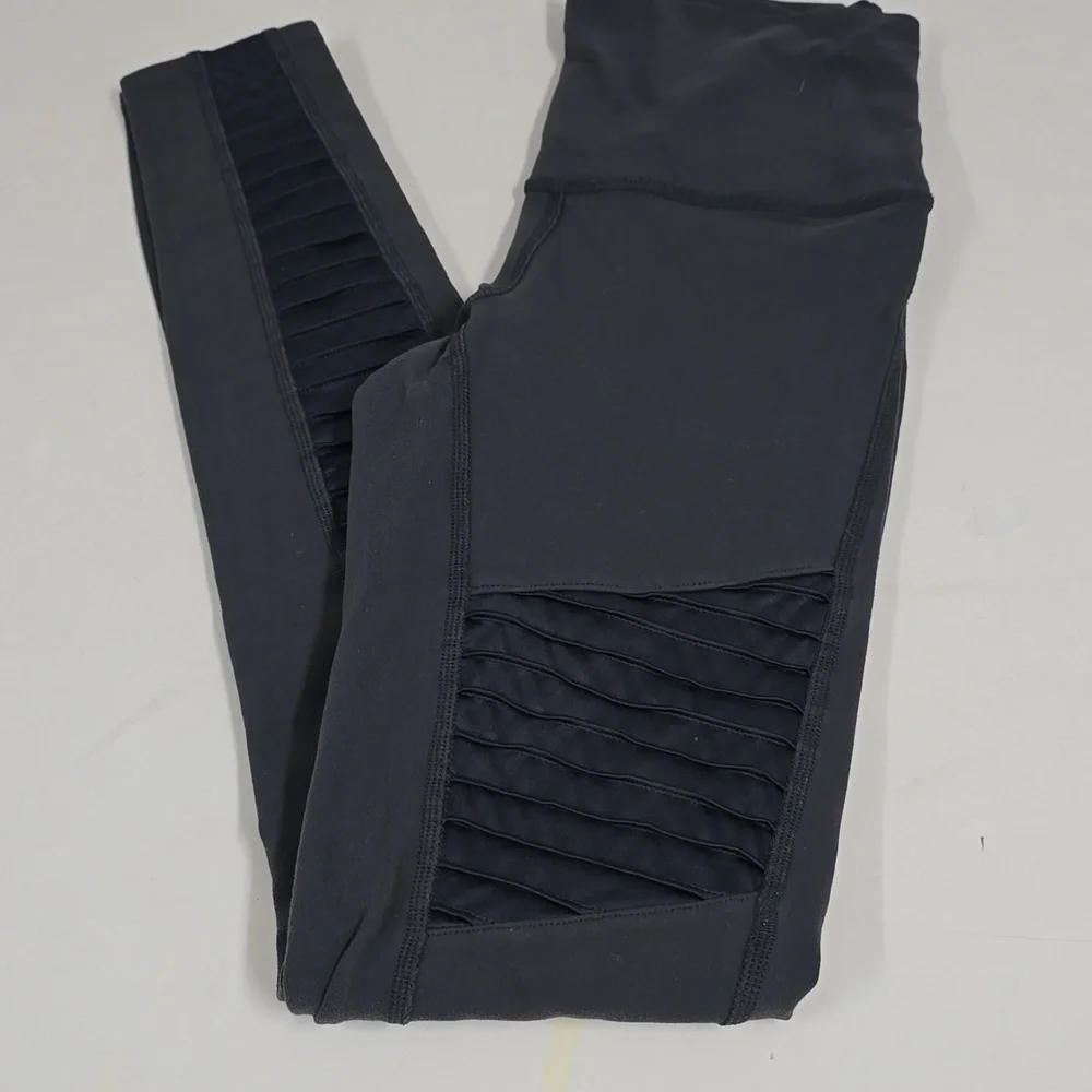 ALO YOGA MID-WAIST MOTO LEGGING